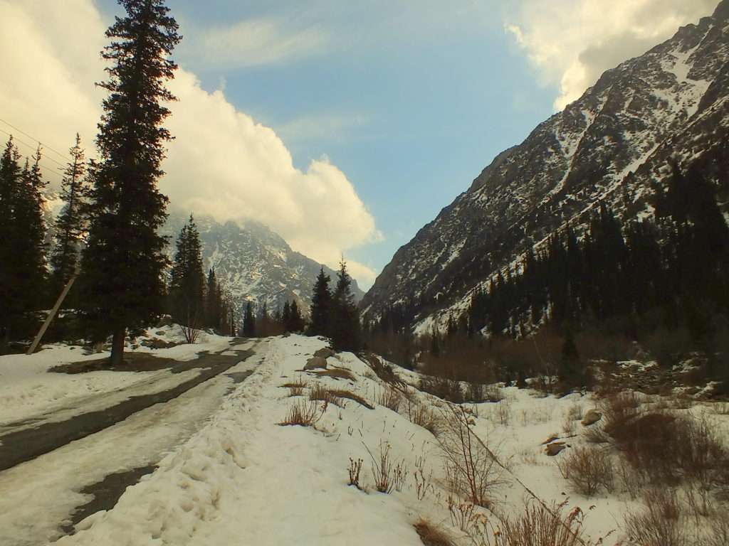 Ala-Archa Milli Parkı Yolu