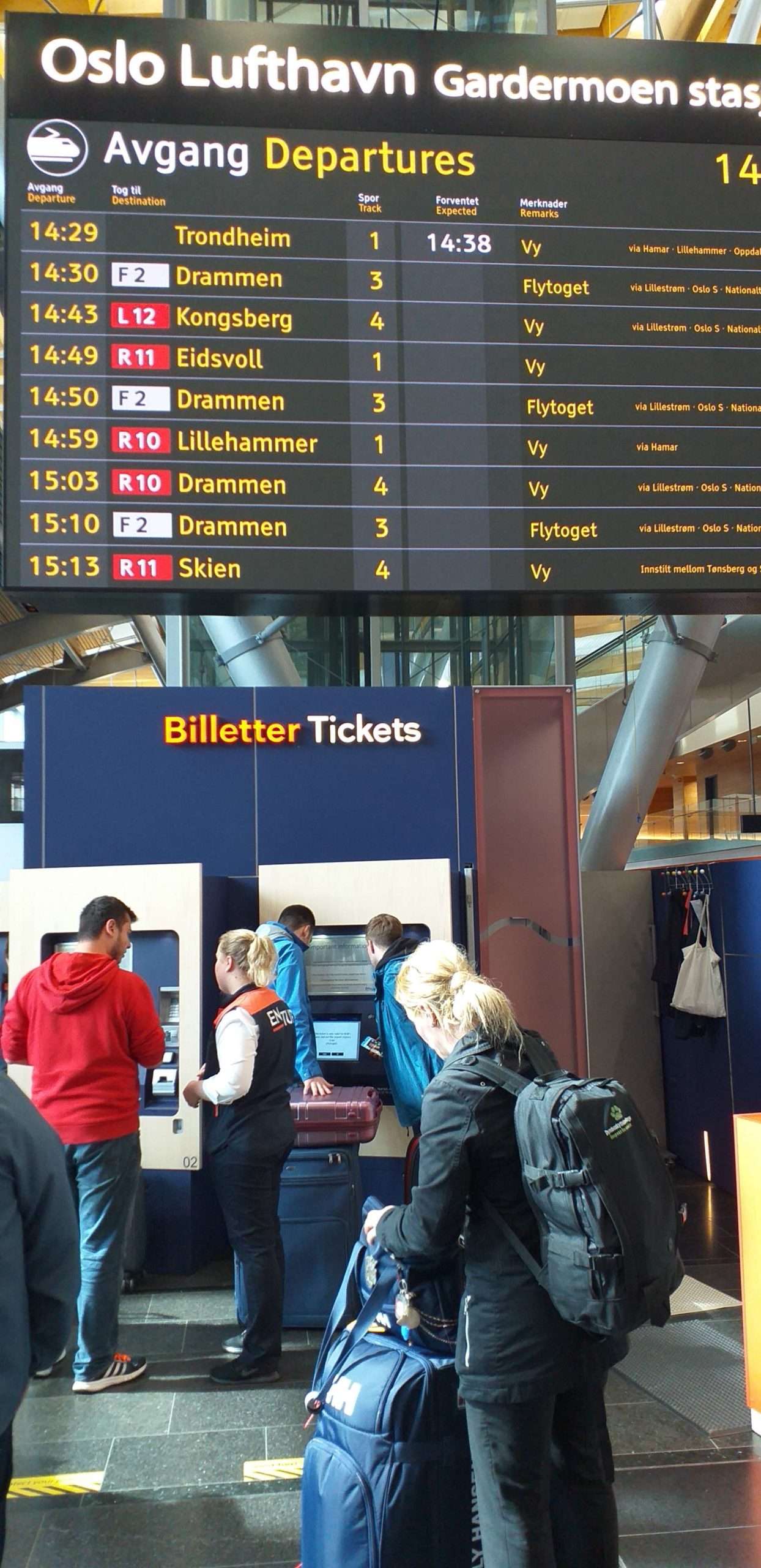 Oslo Gardermoen Havalimanı (Oslo Lufthaven)(OSL) Biletmatikler