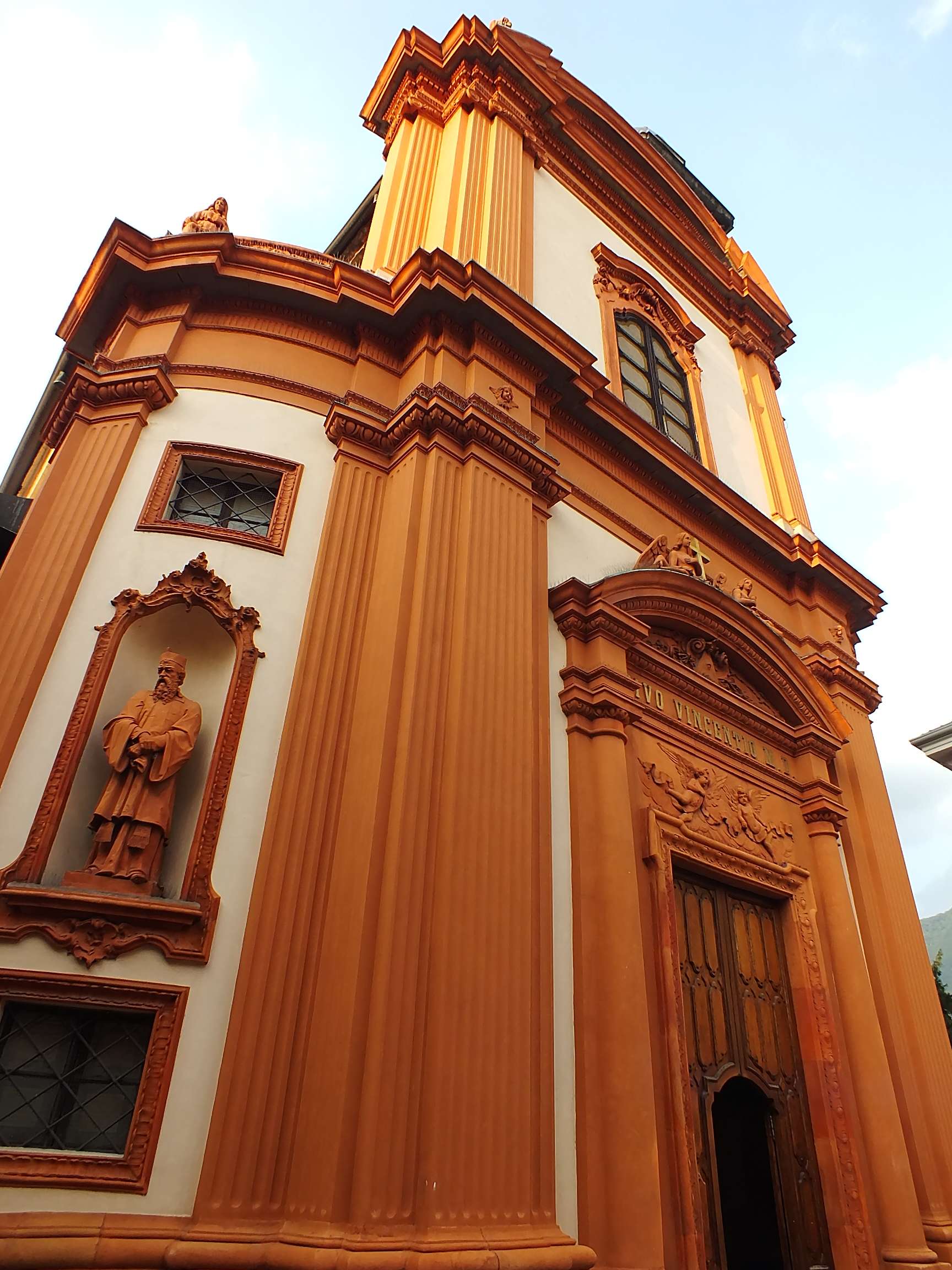 Cernobbio Aziz Vincenzo Kilisesi (Chiesa di San Vincenzo)