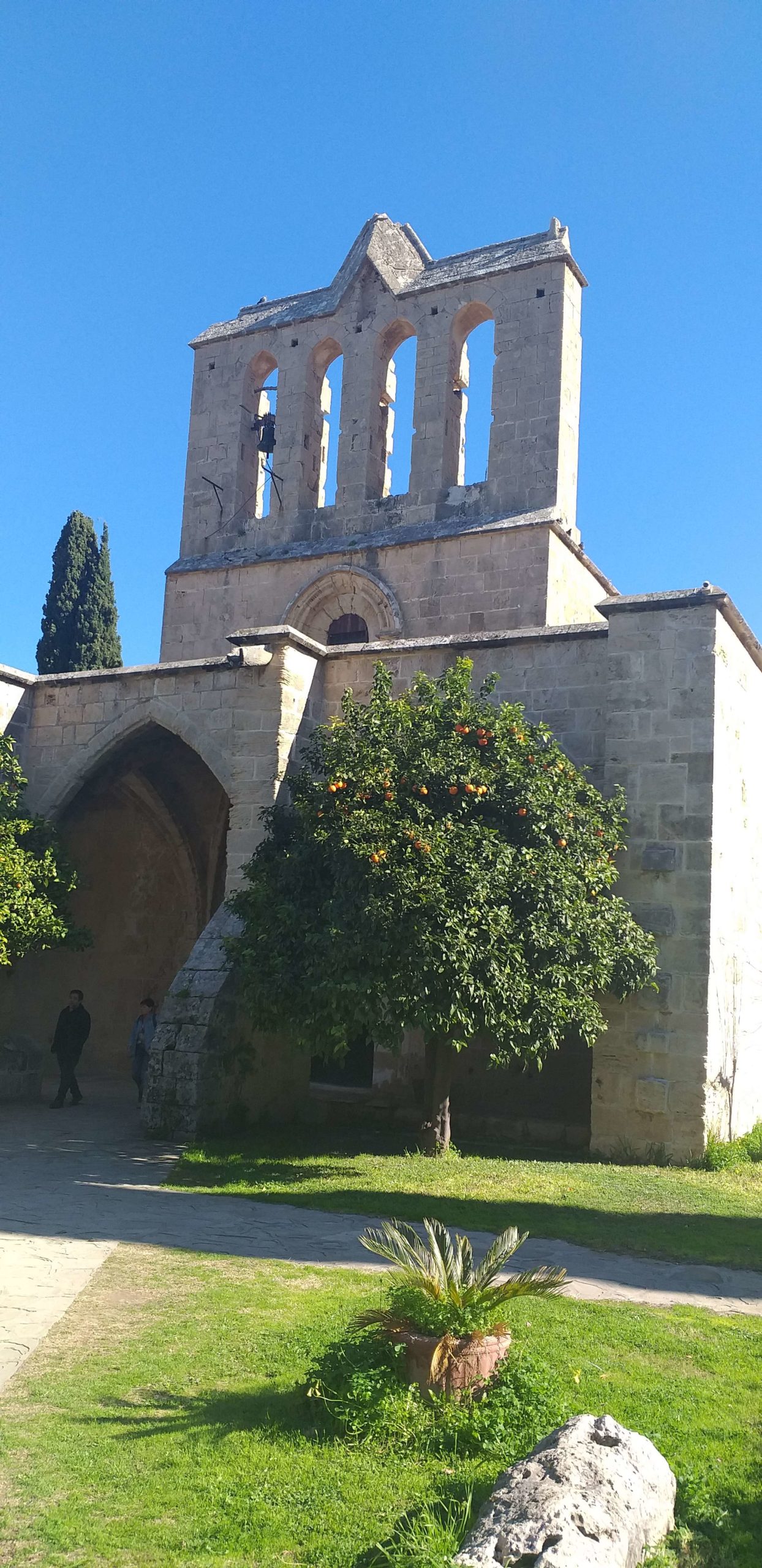 Bellapais Manastırı Ön Avlu