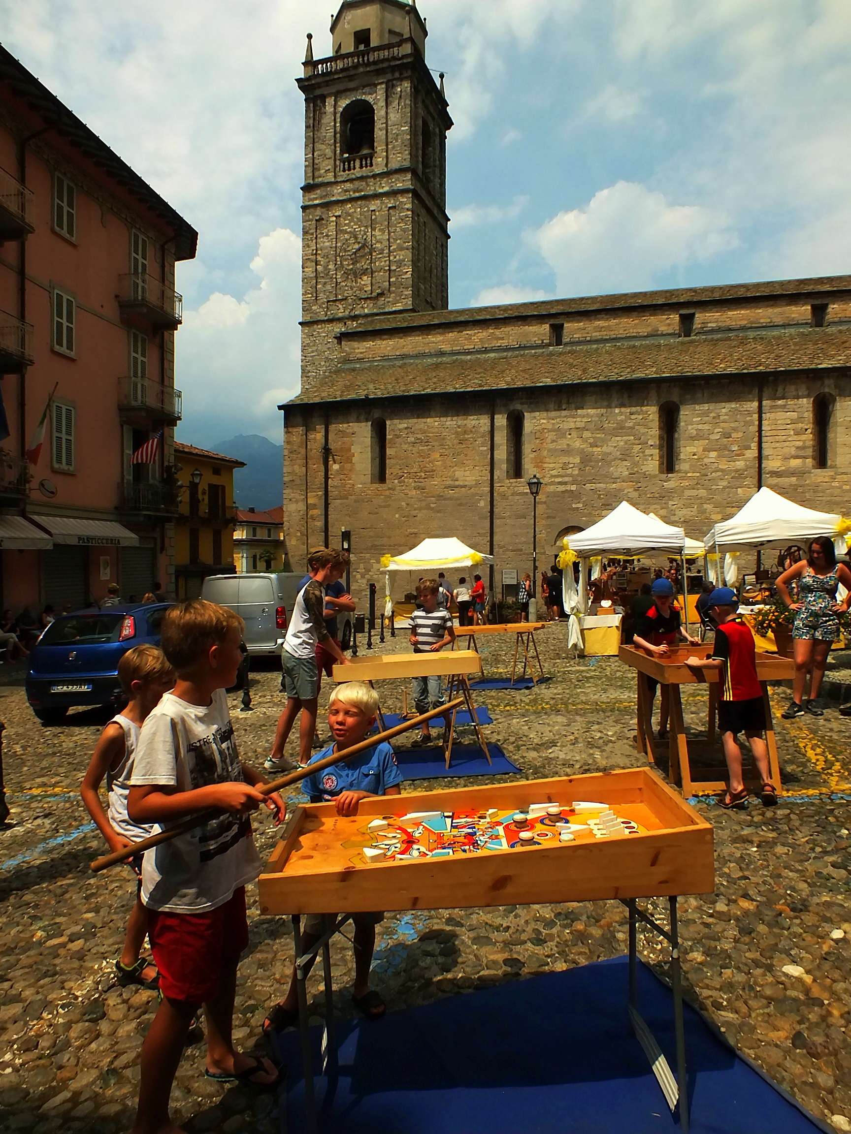 Como Gölü Bellagio Kilise Meydanı (Piazza della Chiesa)