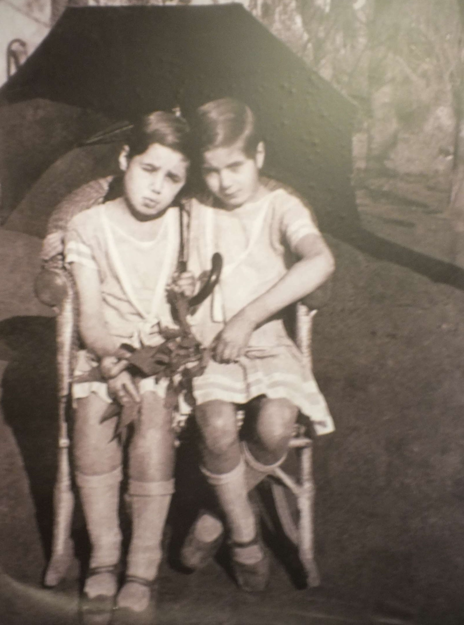 María Eva Duarte ve Kardeşi