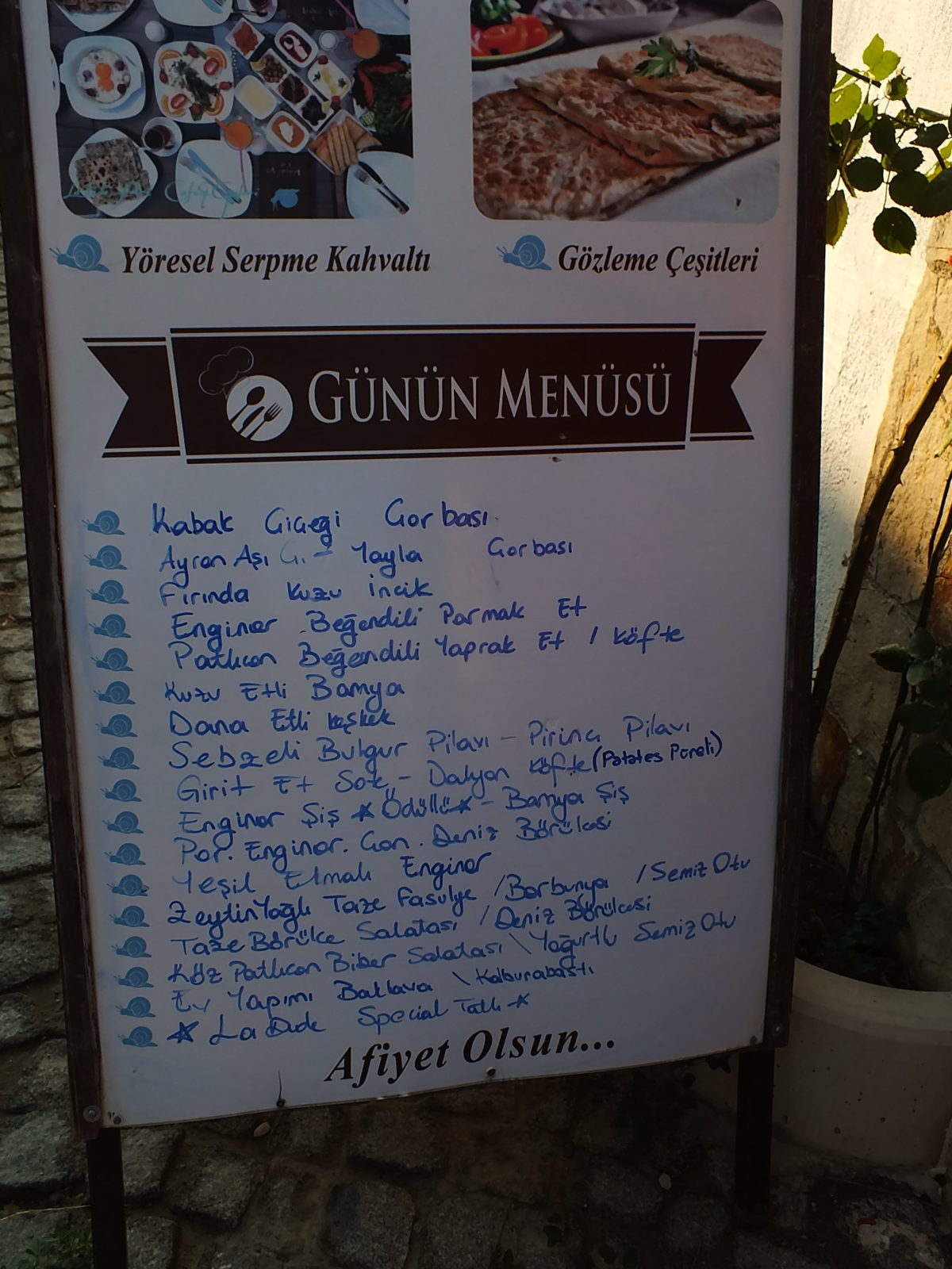 Sığacık'ta Ne Yenir? Nerede Yenir? La'dude Art Cafe&Galeri