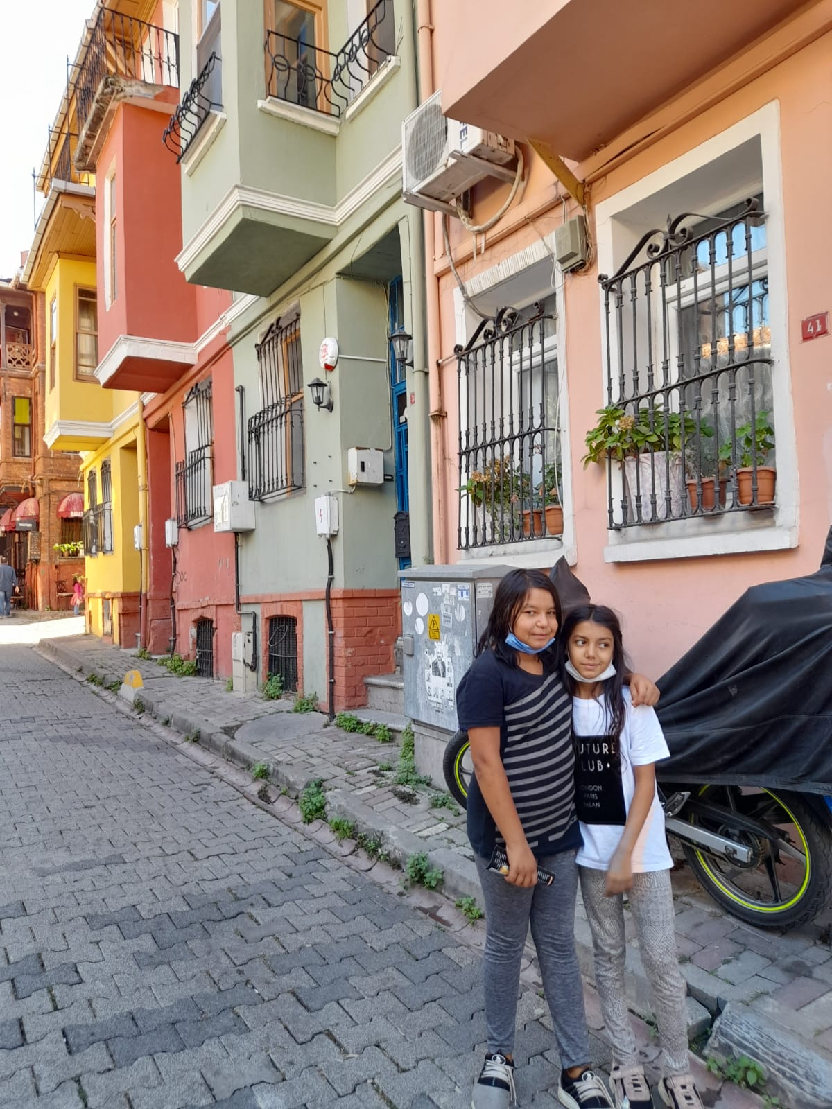 Balat Sokakları Rehberlik Yapan Çocuklar