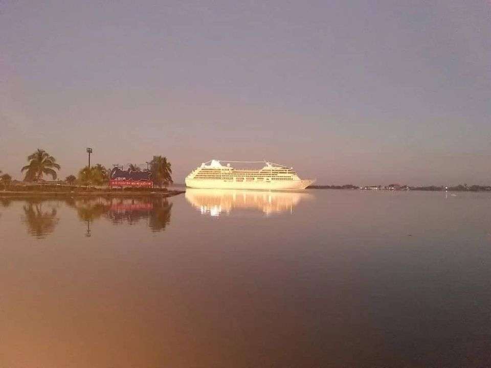 Şehre Gelen Bir Cruise Gemisi