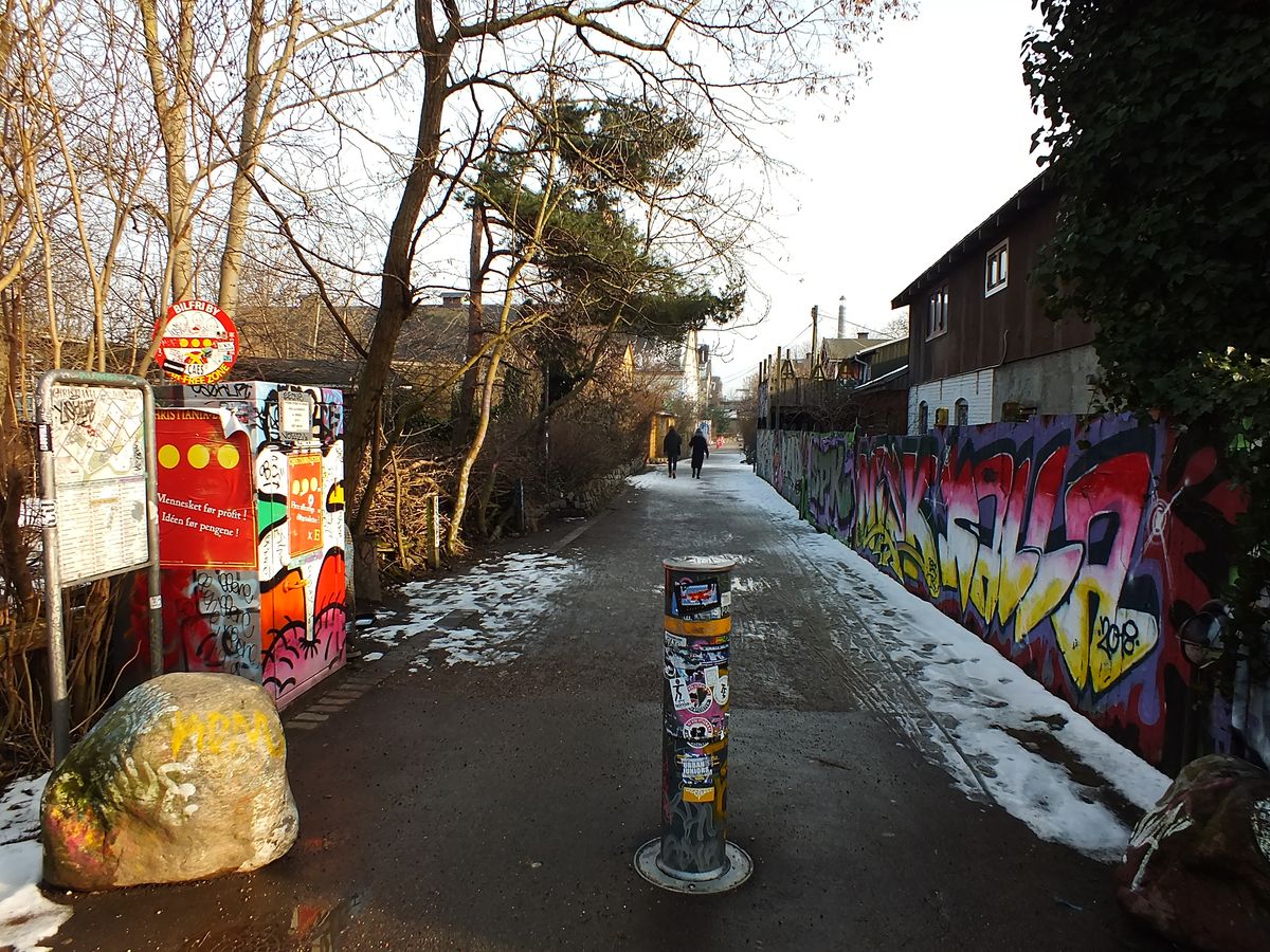 Christiania Girişlerinden Biri