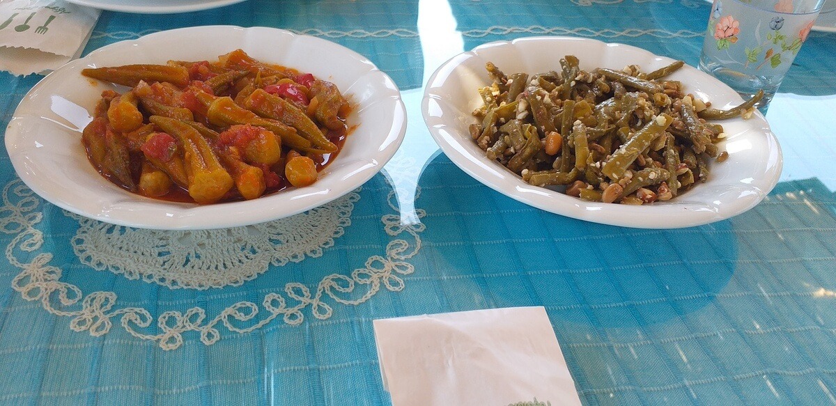 Ilgın Restaurant Bamya ve Bademli Börülce