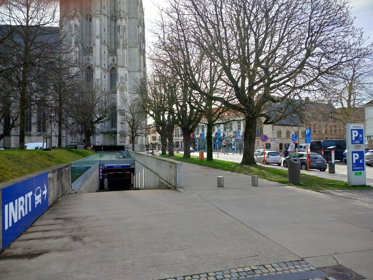 Mechelen Gezisi Kathedraal Otoparkı
