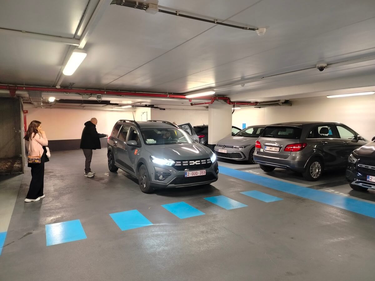 Mechelen Gezisi Kathedraal Otoparkı