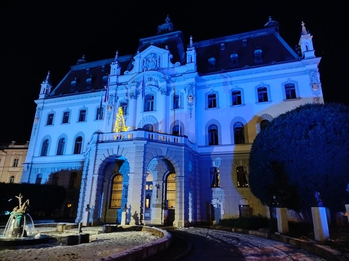 Ljubljana Üniversitesi (Univerza v Ljubljani)