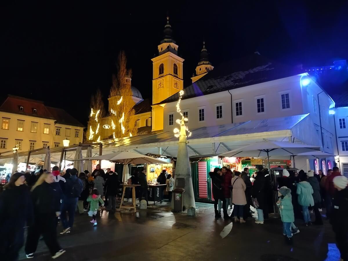 Noel'de Ljubljana Pogačar Meydanı (Pogačarjev trg)